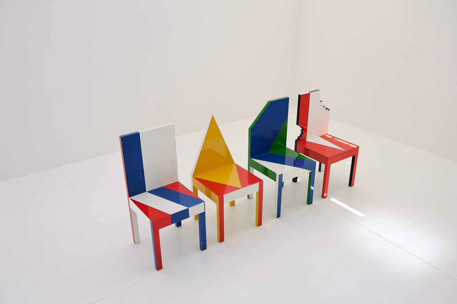 pierre sala, atelier pierre sala, sala, french design, postmodern, french postmodern, memphis, memphis design, antibeige, chair,