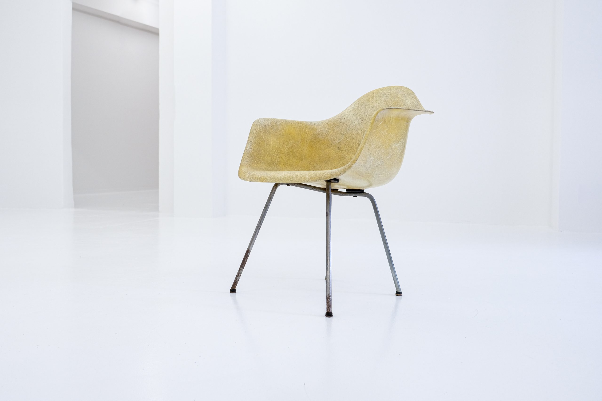 max, medium height armchair x-base, ray eames, charles eames, eames, herman miller, rope edge, checkerboard label, fiberglas, lemon yellow, zenith productions, Herman miller