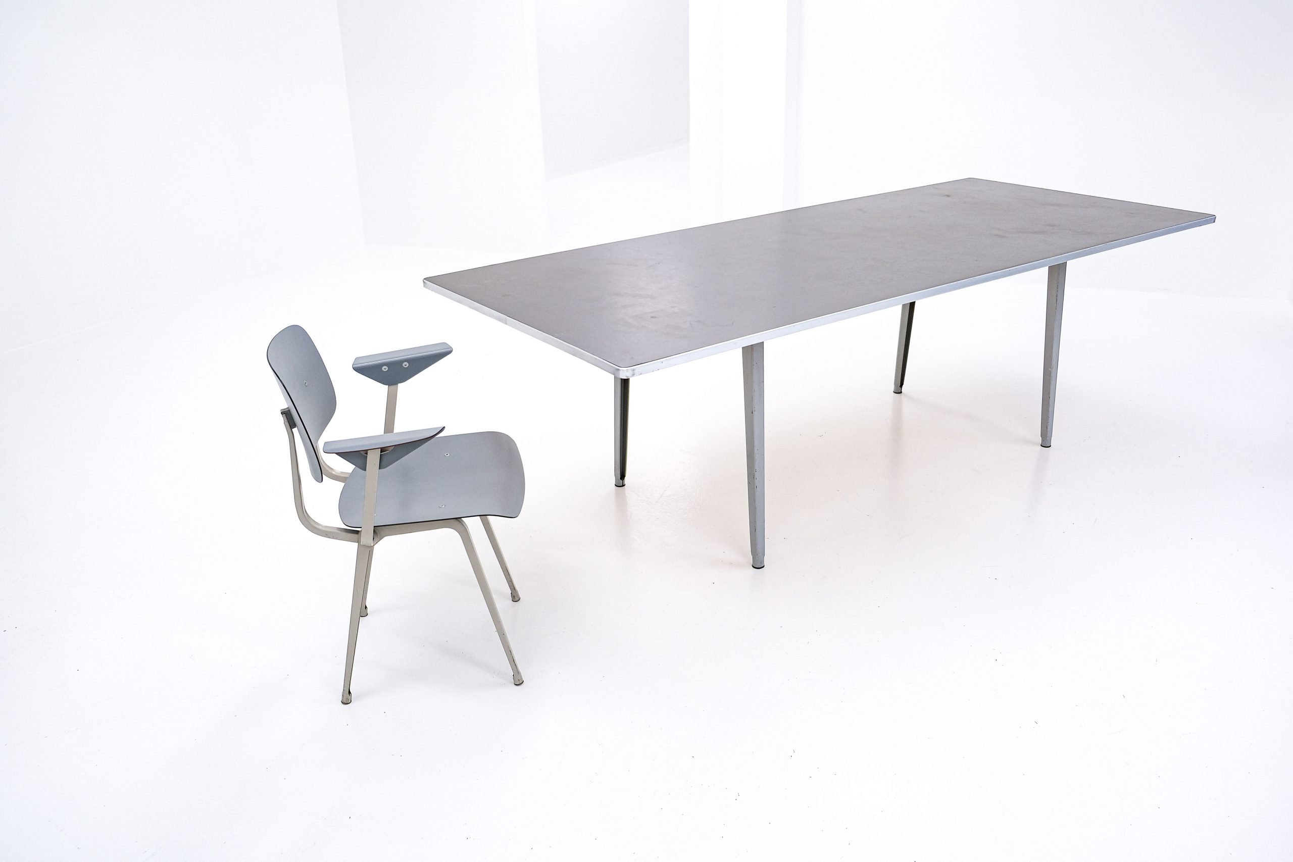 reform table, friso kramer, ahrend de cirkel, vintage, dutch modern
