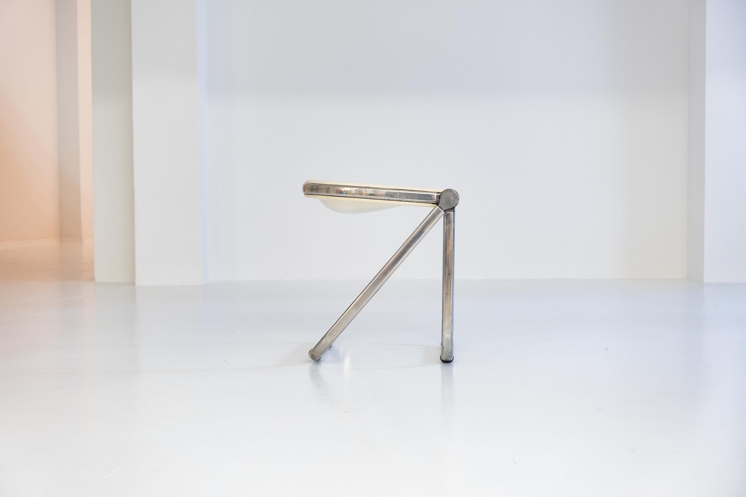 the ingenious stool. | antibeige