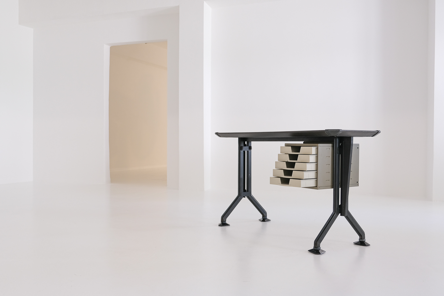 banfi, belgiojoso, peressutti, rogers, bbpr, bbpr studio, b.b.p.r., olivetti, synthesis, desk, schreibtisch, schreibmaschinentisch, typewriter desk, sidedesk 