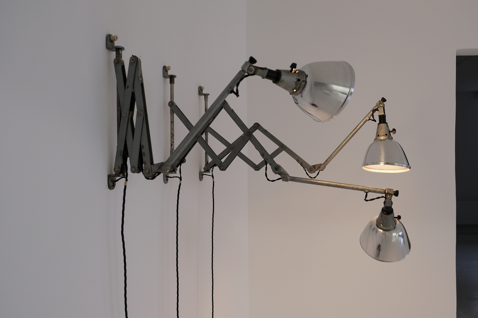 midgard, scherenlamp, scissor lamp, curt fischer, auma Industriewerker, working lamp, working light, industrial design, antibeige, original